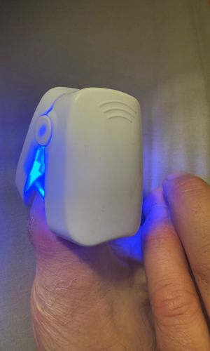 Fungas_Laser_Device_on_Womans_Big_Toe