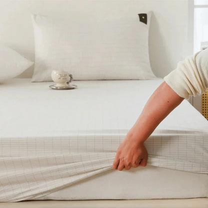 Organicearthingfittedsheetbeingpulleddown