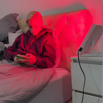 Red_Light_Panel_being_used_in_bed