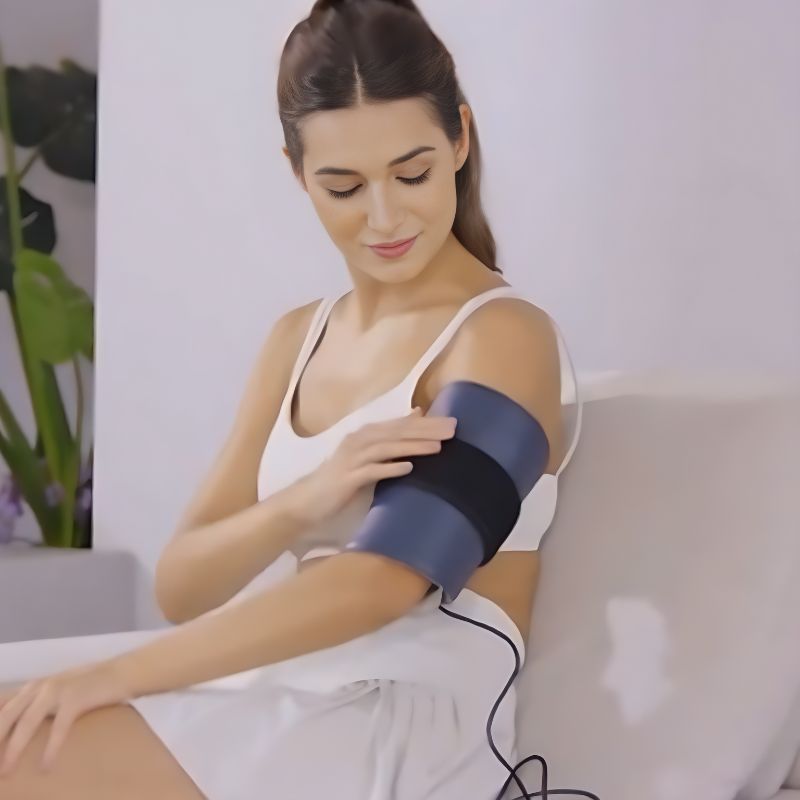 Woman_with_red_light_therapy_pad_on_her_arm