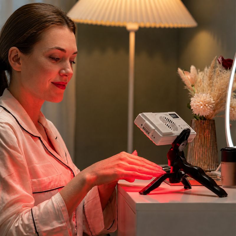 be_portable_red_light_therapy_panel_with_stand