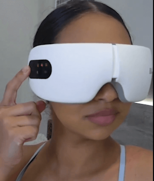 eye massager in use